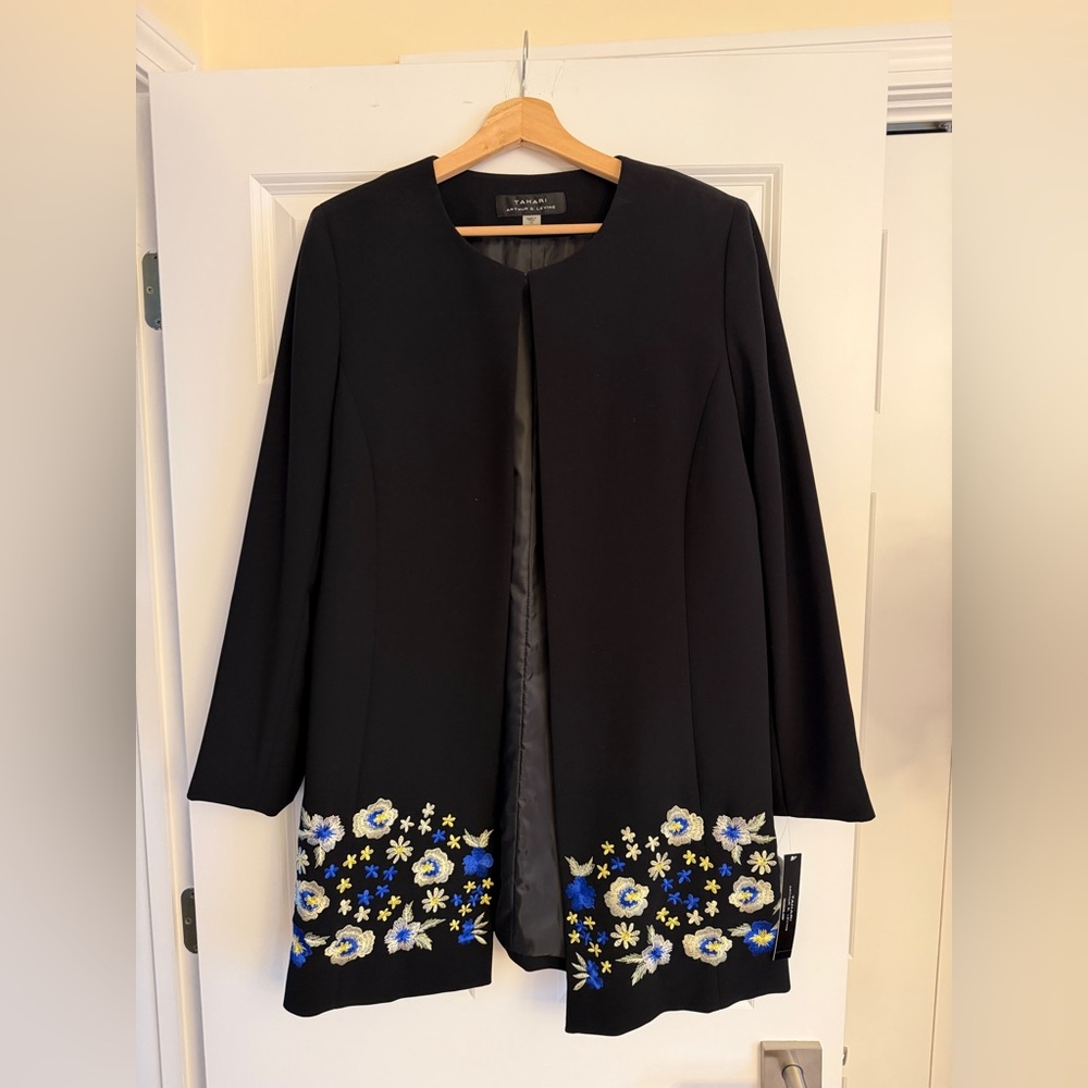 Tahari Black Blazer w skirt Floral Embroidery